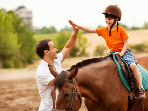Dlaczego powinieneś zapisać swoje dziecko na lekcje jazdy konnej
